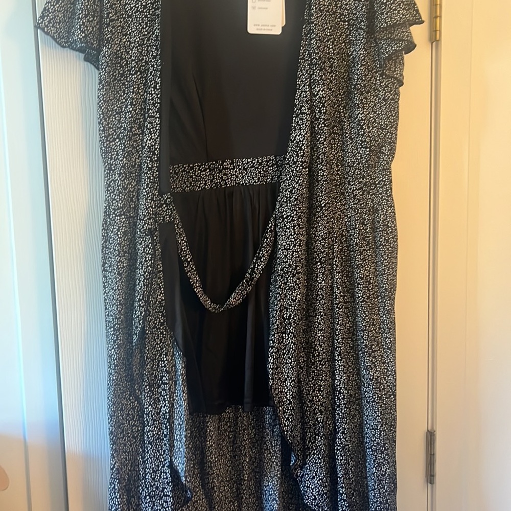 Black and white wrap dress - Picture 16 of 16